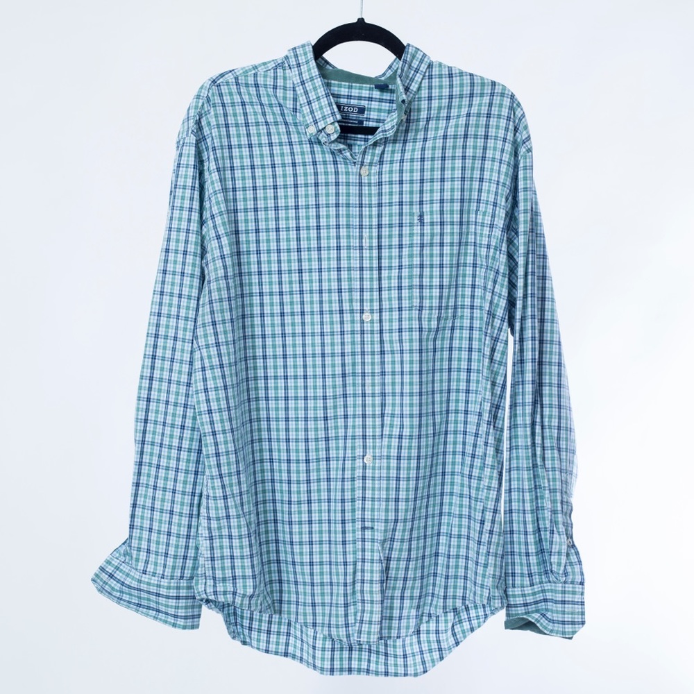 IZOD Men’s plaid button down shirt